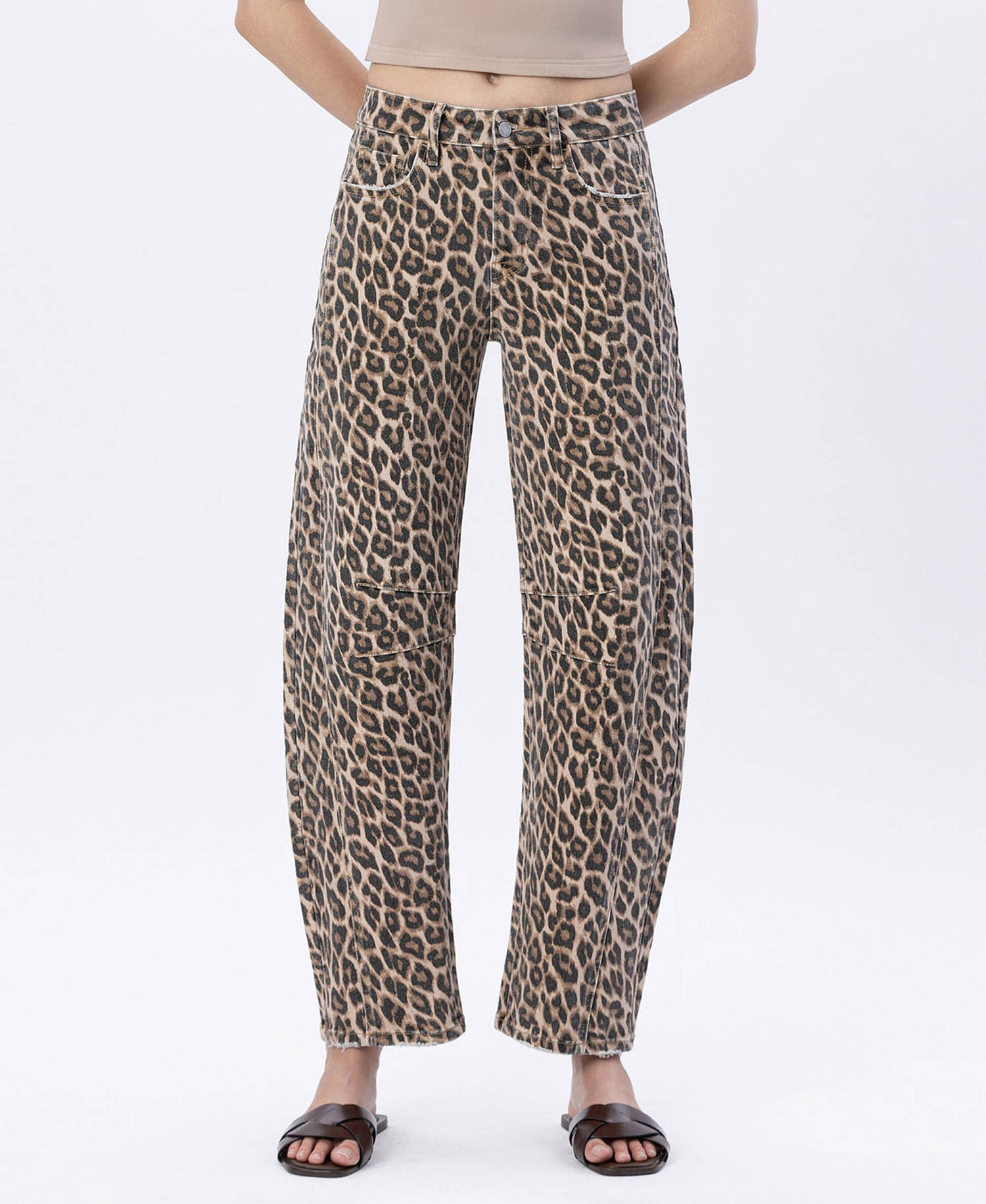 HIGH RISE LEOPARD PRINT BARREL JEAN