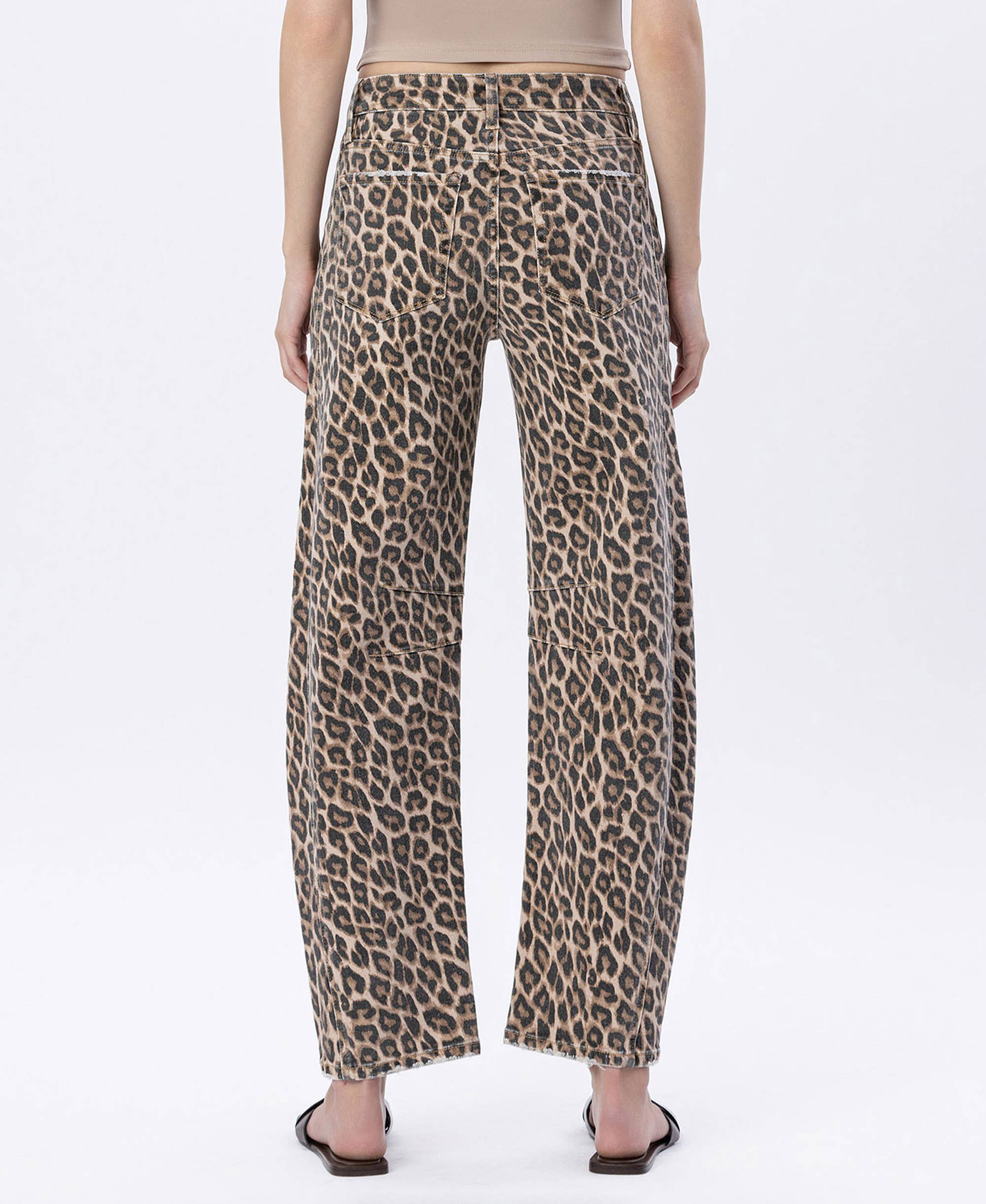 HIGH RISE LEOPARD PRINT BARREL JEAN